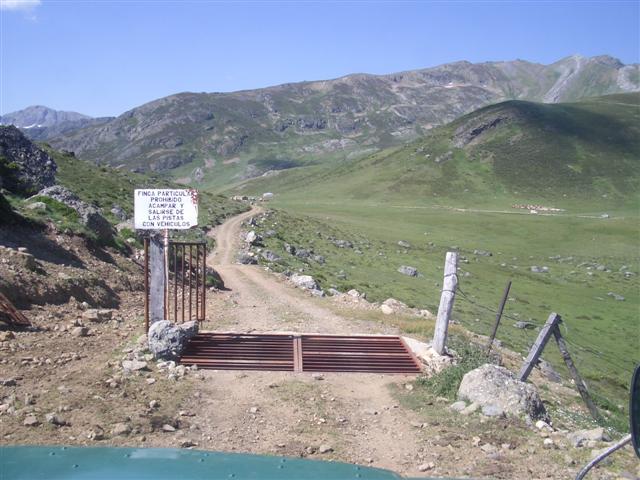 Entrada a Puertos de Pineda (La Raya)