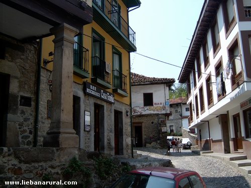 Calle del interior de Potes