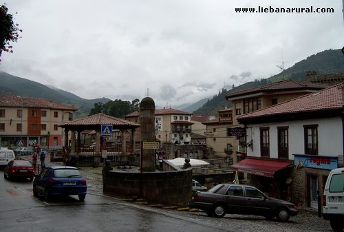 La plaza de Potes