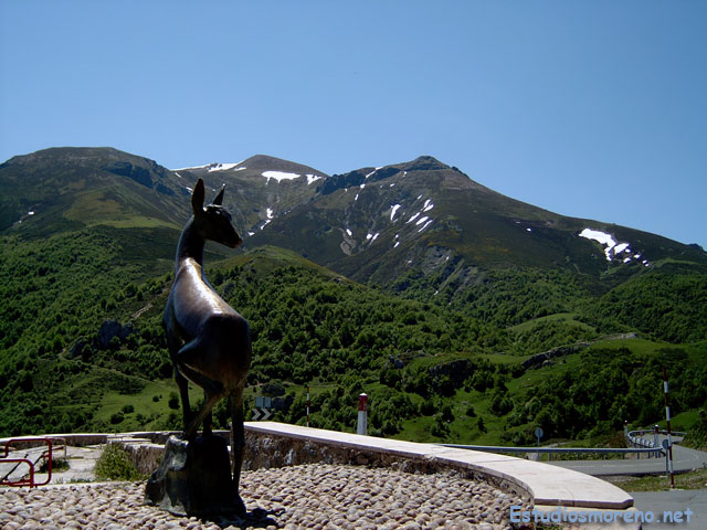 Estatua del Rebeco en Liebana