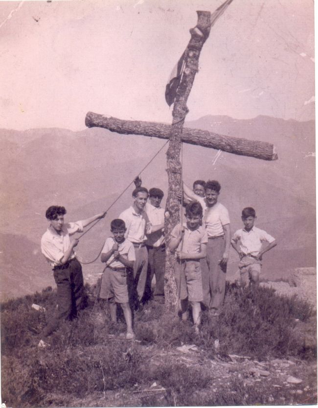 El momento de poner la Cruz de la Viorna