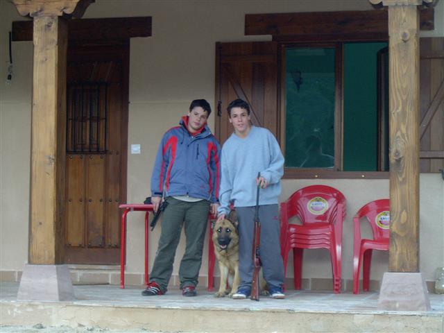 los gemelos Alex y German con luna en potes