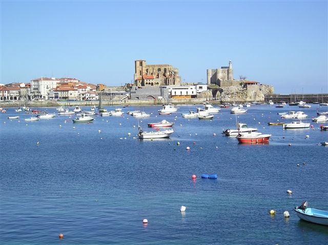 La Iglesia y Faro de Castro Urdiales