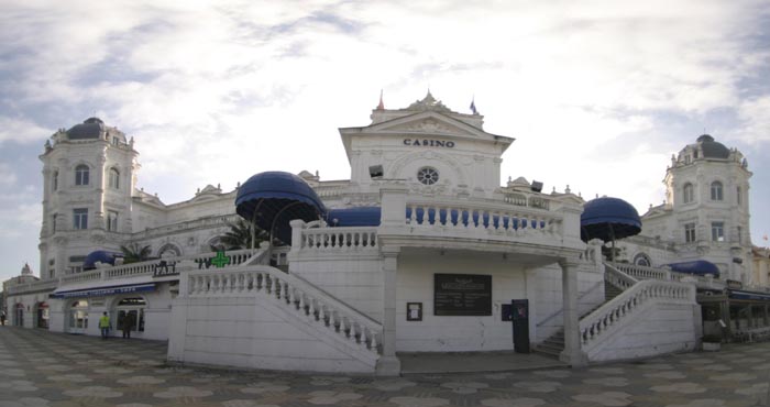 Fachada del Casino de Santander