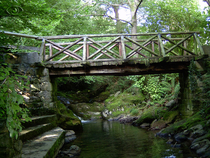 Puente sobre el Rio en Valvanuz