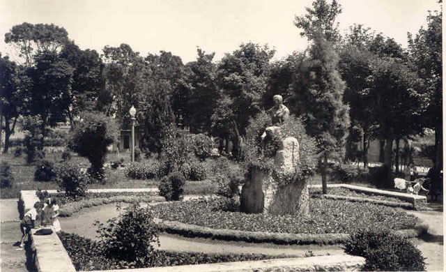 Jardines y Monumento a Casimiro Sanz.Reinosa. Cantabria (1954)