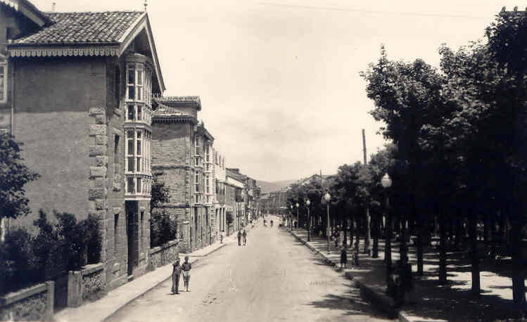 Calle Jose Antonio Primo de Rivera. Reinosa. Cantabria (1952)