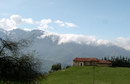 La Iglesia de San Tirso, vista desde las rutas