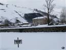 Nieve con cartelito en Vega de Pas desde Selaya