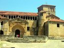 Vista completa de la Colegiata de Santillana